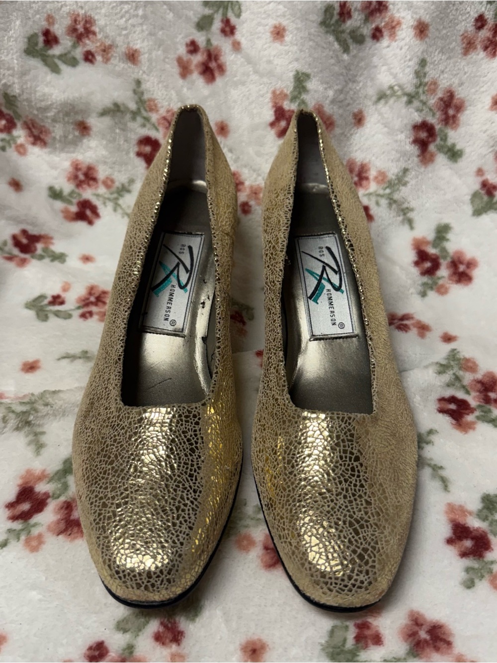 Ros Hommerson Metallic Gold Cracked-Texture Pump